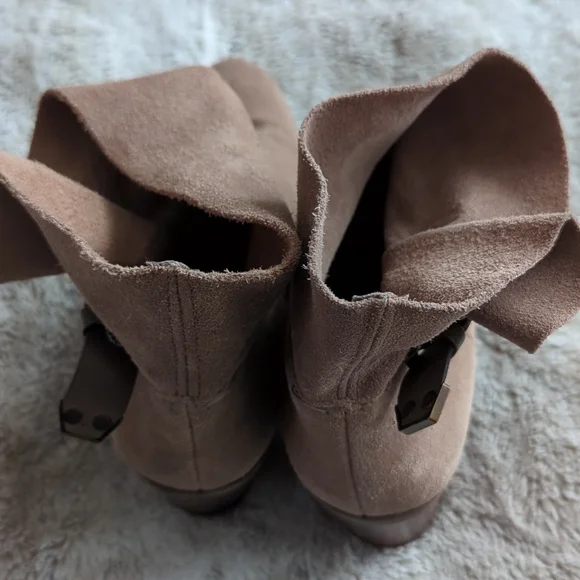 Franco Sarto Brown Suede Buckle Detailing Heeled Ankle Booties Size 8.5 - Picture 5 of 9